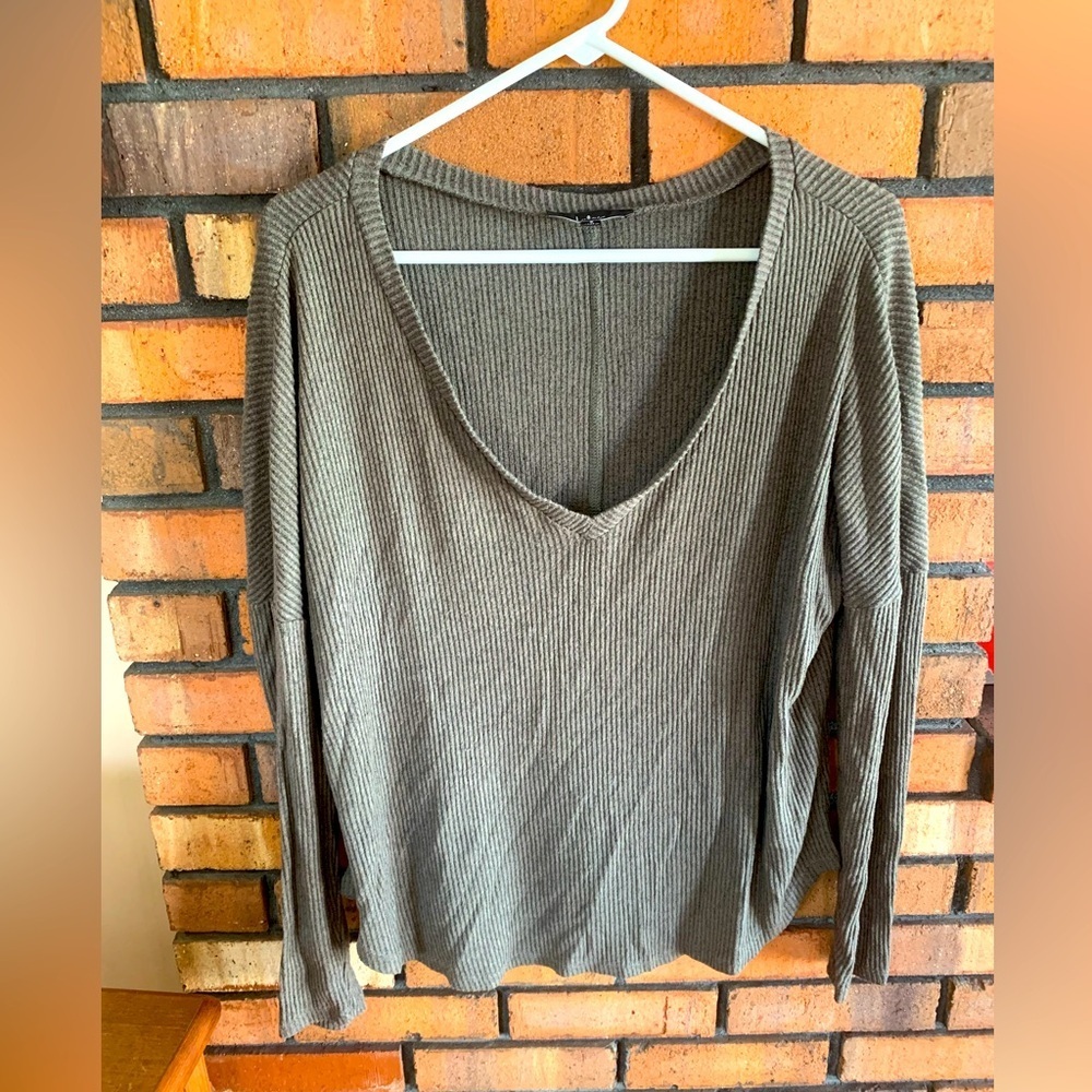 Women's Lulu’s Ribbed V-Neck Top - Olive/grayish